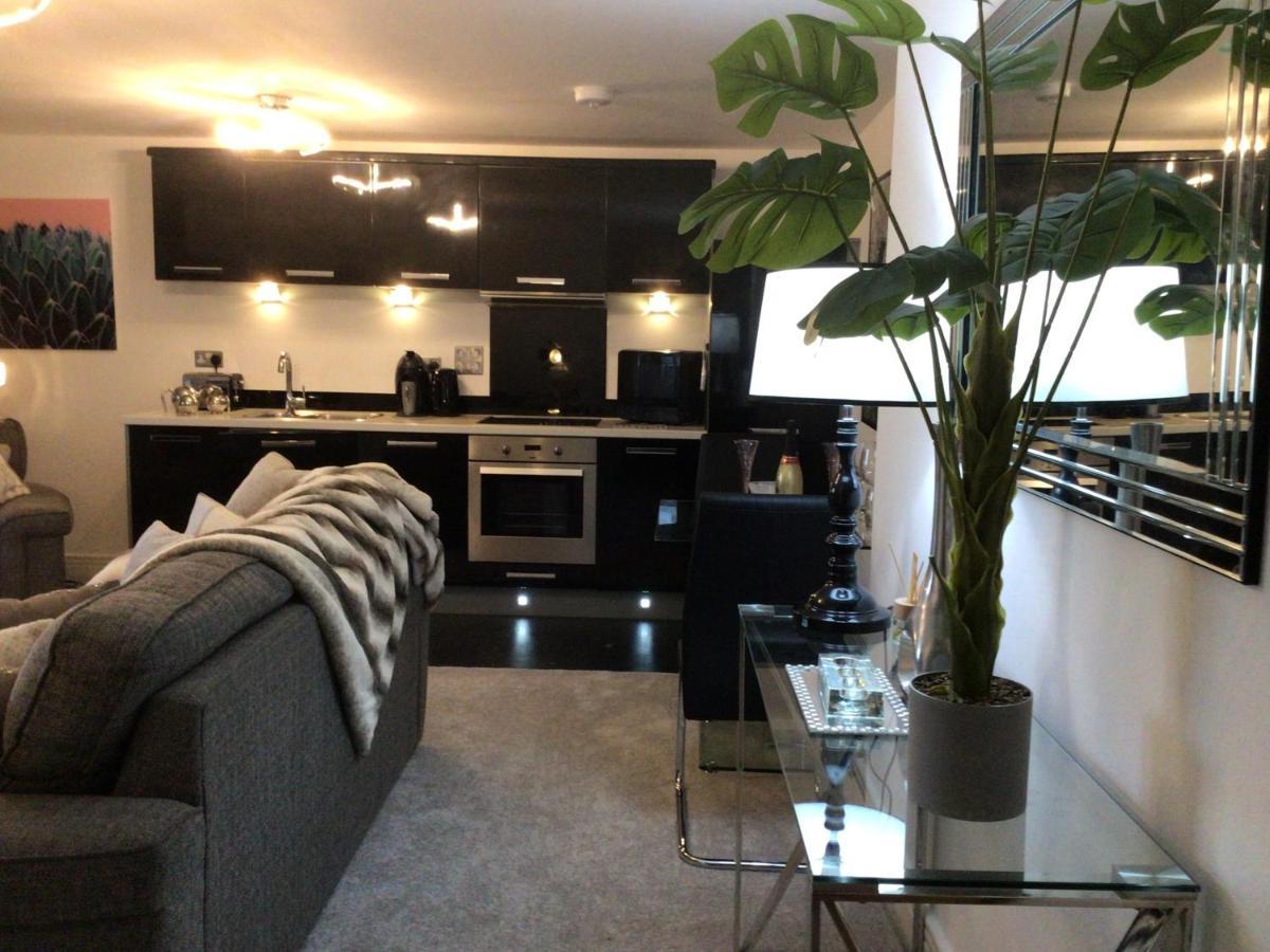 Luxurious River View Apartment With Terrace Worcester Exteriér fotografie